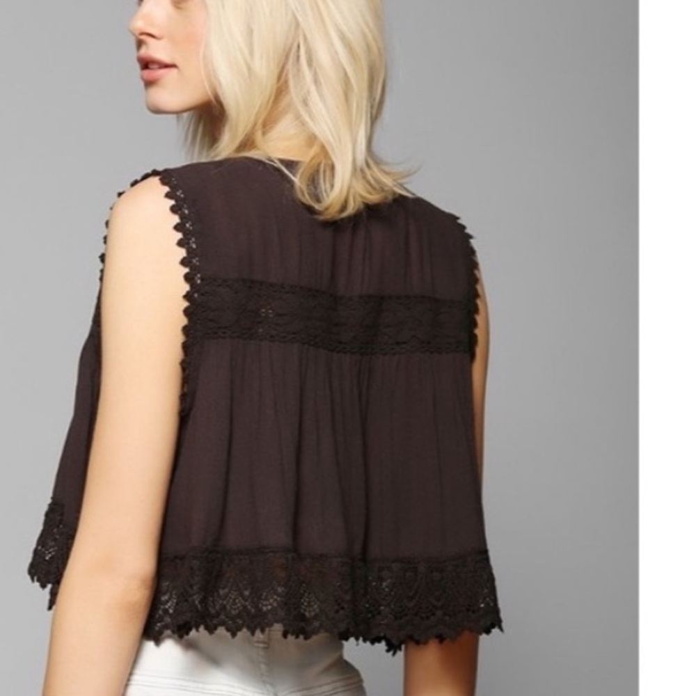 Kimchi Blue sz S Lace Open Vest Crop Rayon Urban Outfitters UO